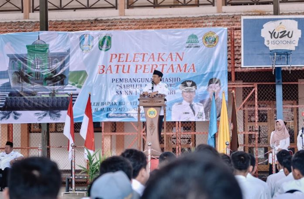 Gambar dari BUPATI PASURUAN HADIRI PELETAKAN BATU PERTAMA PEMBANGUNAN MASJID DI SMKN 1 PURWOSARI