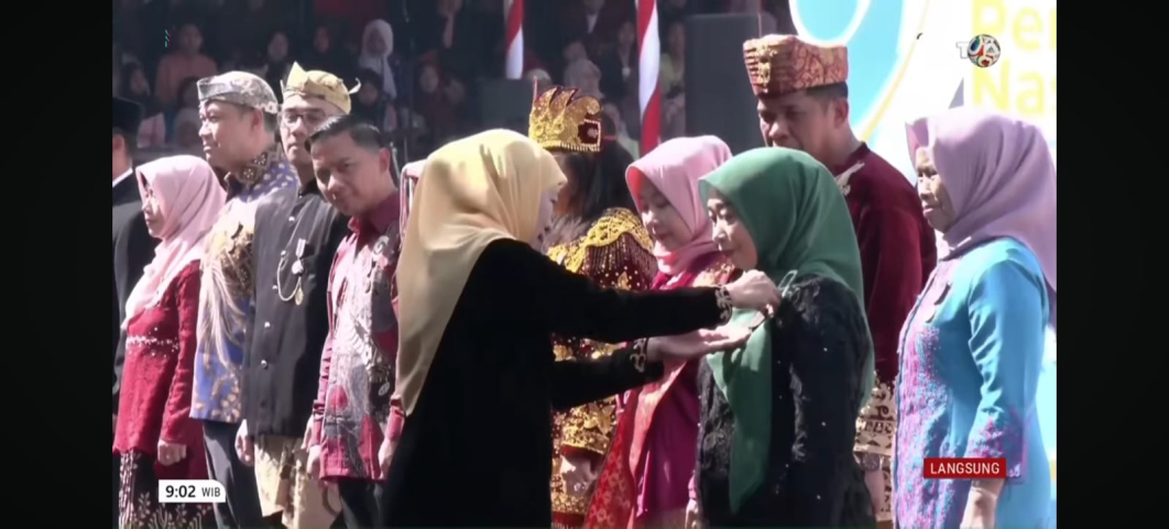 Gambar dari Kepala SMKN 1 Purwosari Raih Penghargaan Lencana Jer Basuki Mawa Beya di Hardiknas 2026